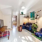Stylish & Spacious 3-Bed Home In Vibrant Bow