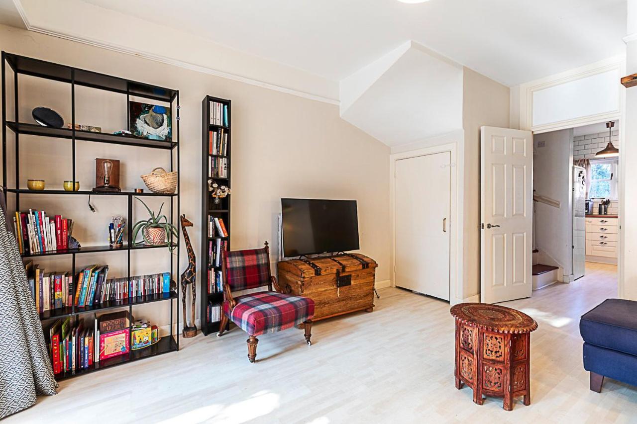 Apartment Stylish & Spacious 3-bed In Vibrant Bow