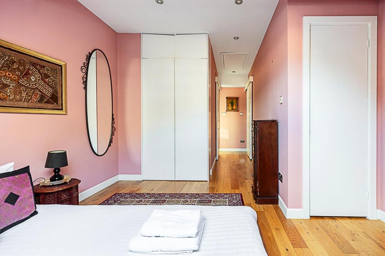 Stylish & Spacious 3-bed In Vibrant Bow *