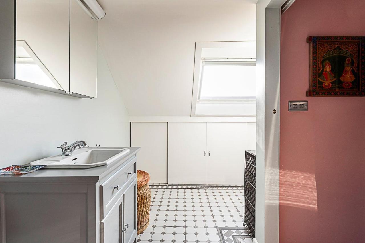 Apartment Stylish & Spacious 3-bed In Vibrant Bow London