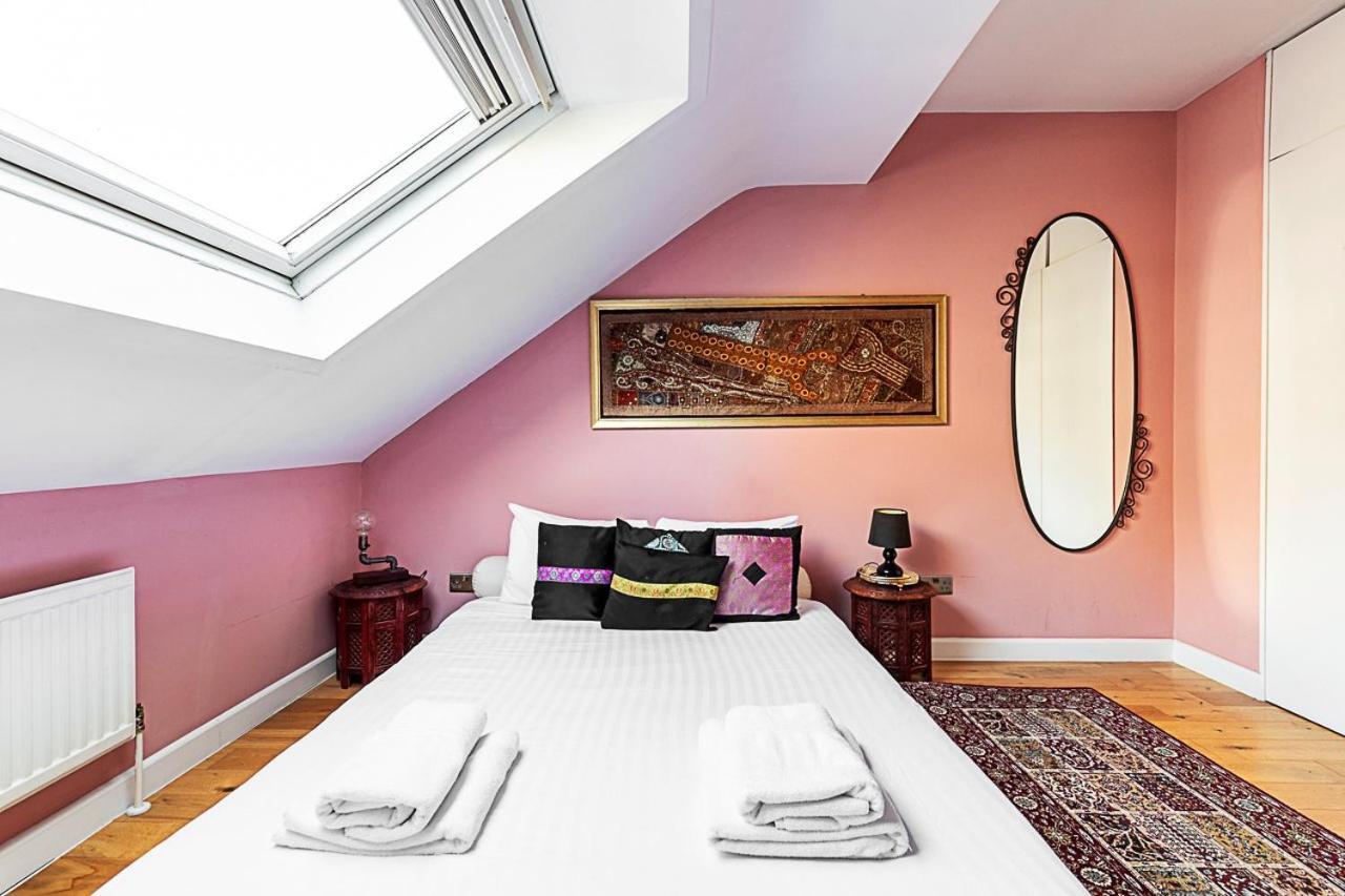 Stylish & Spacious 3-bed In Vibrant Bow Apartment