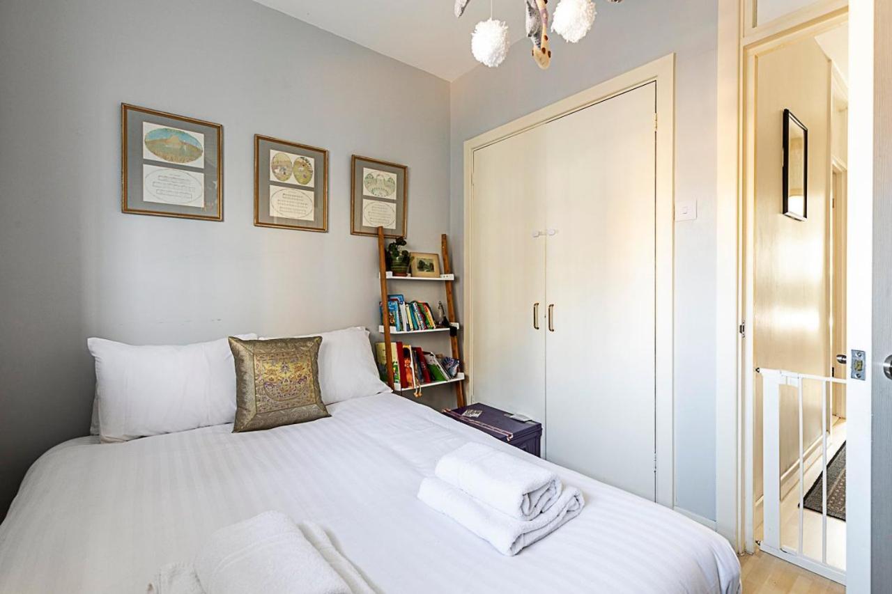 Stylish & Spacious 3-bed In Vibrant Bow London