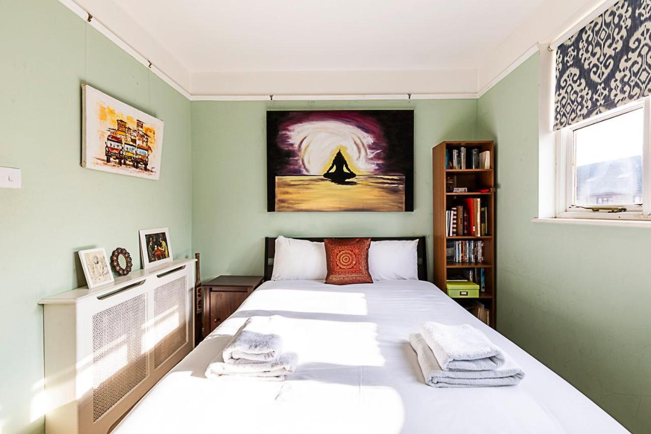 Apartment Stylish & Spacious 3-bed In Vibrant Bow *